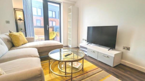 Comfy 2-Bedroom Apartment with Parking & Balcony in Jewellery Quarter, Birmingham
